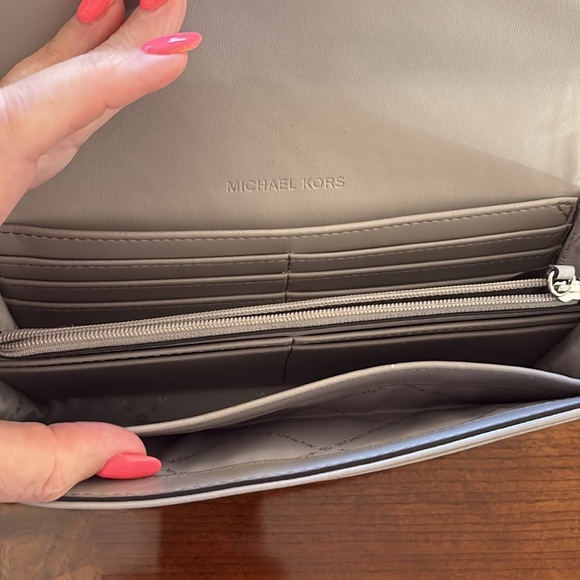 Michael Kors Fulton large Gray Leather Wallet / Flap Closure lots of space NWOT - Picture 6 of 17